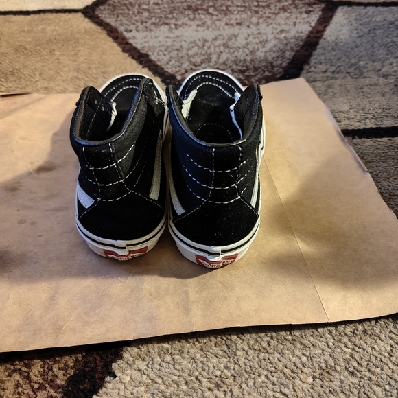 Vans - Picture 5 of 6